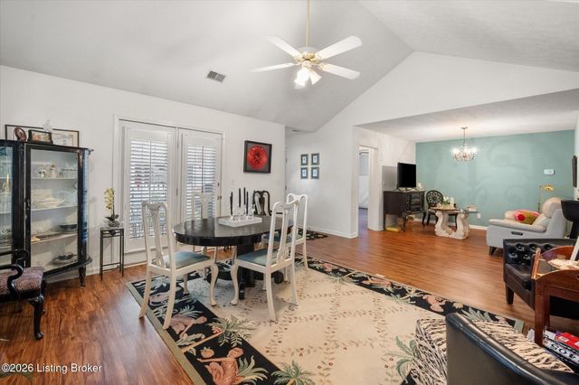 8405 Fox Pointe Pl, Lyndon, KY 40242