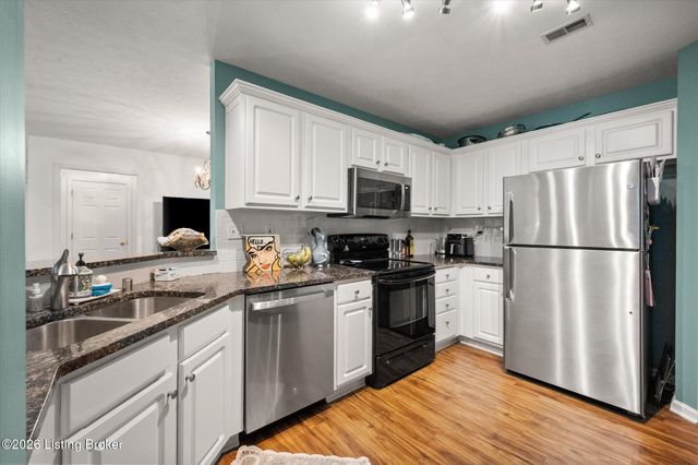 8405 Fox Pointe Pl, Lyndon, KY 40242