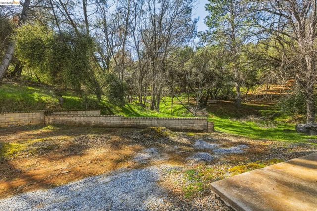 23608 Porcina Way, Columbia, CA 95310