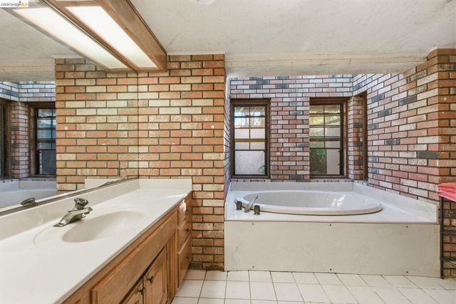 23608 Porcina Way, Columbia, CA 95310