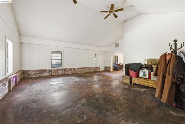 23608 Porcina Way, Columbia, CA 95310