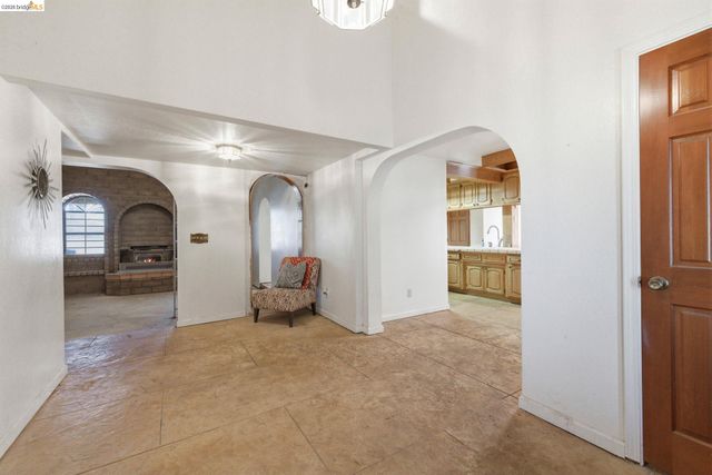 23608 Porcina Way, Columbia, CA 95310