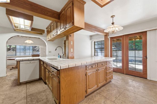 23608 Porcina Way, Columbia, CA 95310