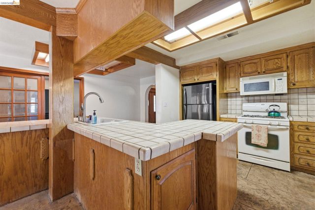 23608 Porcina Way, Columbia, CA 95310