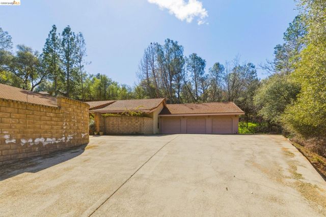 23608 Porcina Way, Columbia, CA 95310