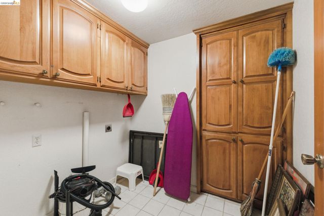 23608 Porcina Way, Columbia, CA 95310