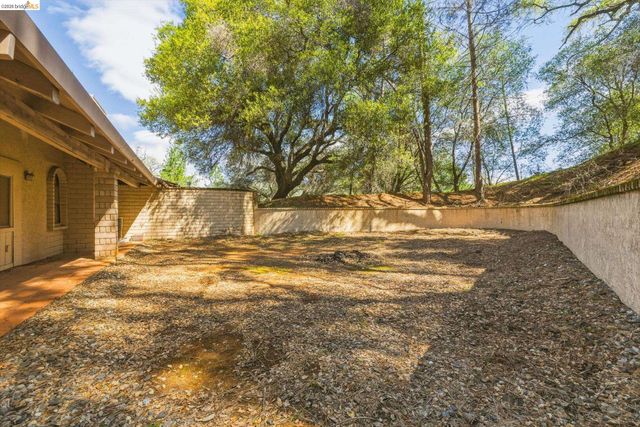 23608 Porcina Way, Columbia, CA 95310