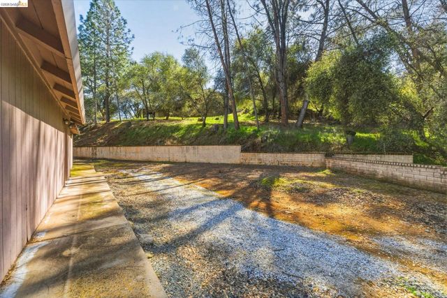 23608 Porcina Way, Columbia, CA 95310