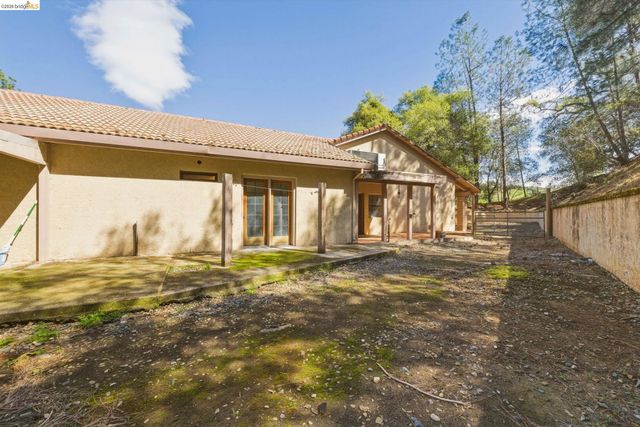 23608 Porcina Way, Columbia, CA 95310