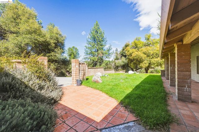 23608 Porcina Way, Columbia, CA 95310