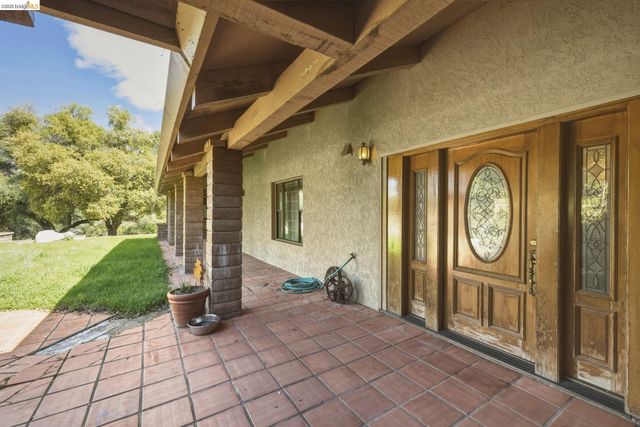 23608 Porcina Way, Columbia, CA 95310