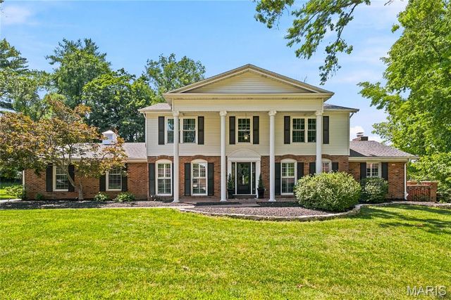 607 Lampadaire Drive, Creve Coeur, MO 63141