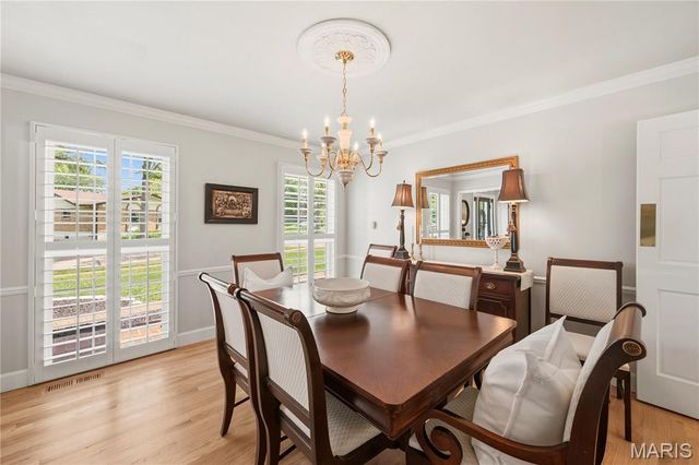607 Lampadaire Drive, Creve Coeur, MO 63141