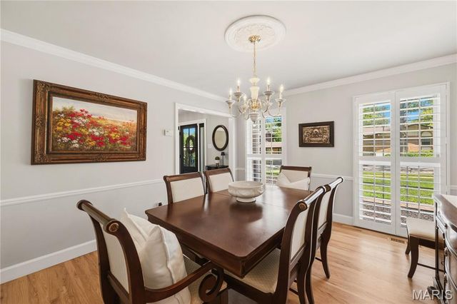 607 Lampadaire Drive, Creve Coeur, MO 63141
