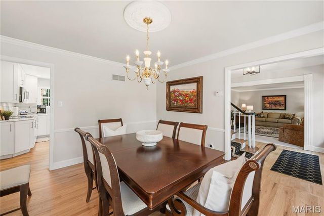 607 Lampadaire Drive, Creve Coeur, MO 63141