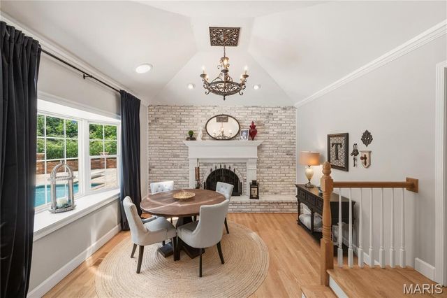 607 Lampadaire Drive, Creve Coeur, MO 63141