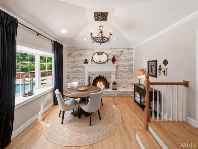 607 Lampadaire Drive, Creve Coeur, MO 63141