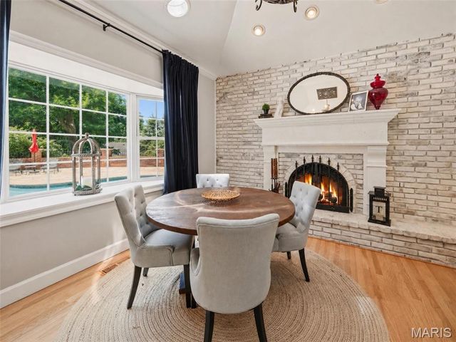 607 Lampadaire Drive, Creve Coeur, MO 63141