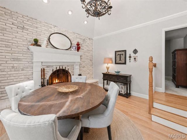 607 Lampadaire Drive, Creve Coeur, MO 63141
