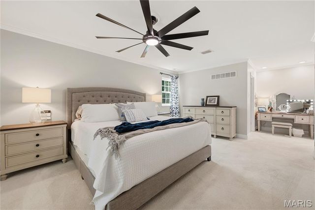 607 Lampadaire Drive, Creve Coeur, MO 63141