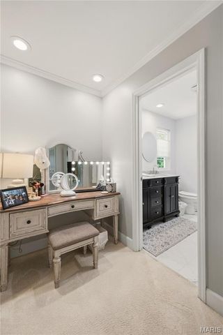 607 Lampadaire Drive, Creve Coeur, MO 63141