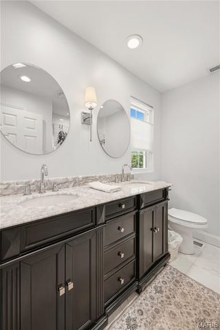 607 Lampadaire Drive, Creve Coeur, MO 63141
