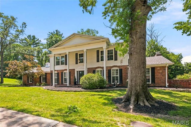 607 Lampadaire Drive, Creve Coeur, MO 63141