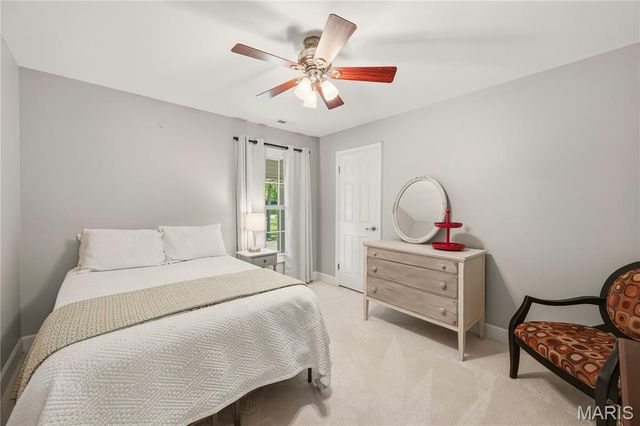 607 Lampadaire Drive, Creve Coeur, MO 63141