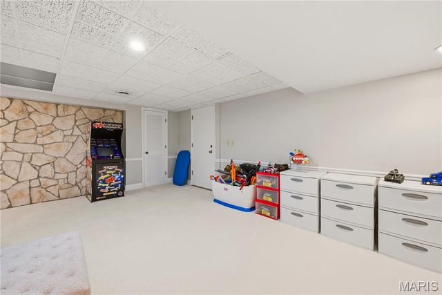 607 Lampadaire Drive, Creve Coeur, MO 63141