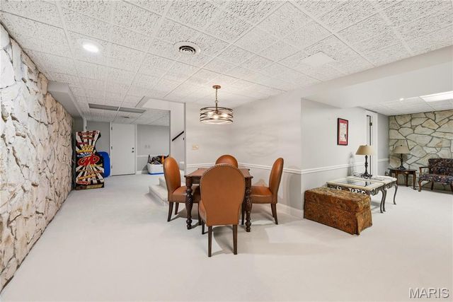 607 Lampadaire Drive, Creve Coeur, MO 63141
