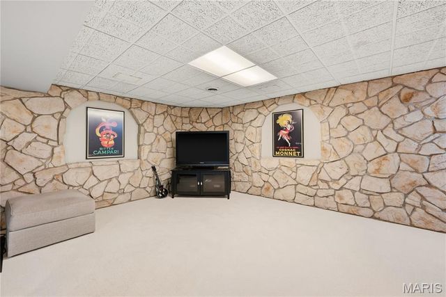 607 Lampadaire Drive, Creve Coeur, MO 63141