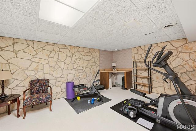 607 Lampadaire Drive, Creve Coeur, MO 63141