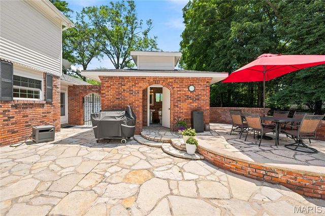 607 Lampadaire Drive, Creve Coeur, MO 63141
