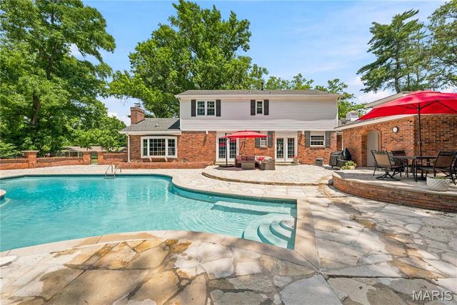 607 Lampadaire Drive, Creve Coeur, MO 63141