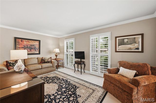 607 Lampadaire Drive, Creve Coeur, MO 63141