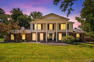 607 Lampadaire Drive, Creve Coeur, MO 63141