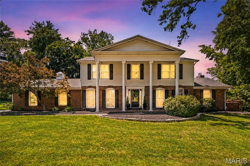 607 Lampadaire Drive, Creve Coeur, MO 63141