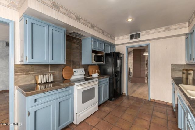 8115 N 11TH Avenue, Phoenix, AZ 85021