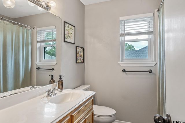 300 Windridge Dr, Whitehouse, TX 75791