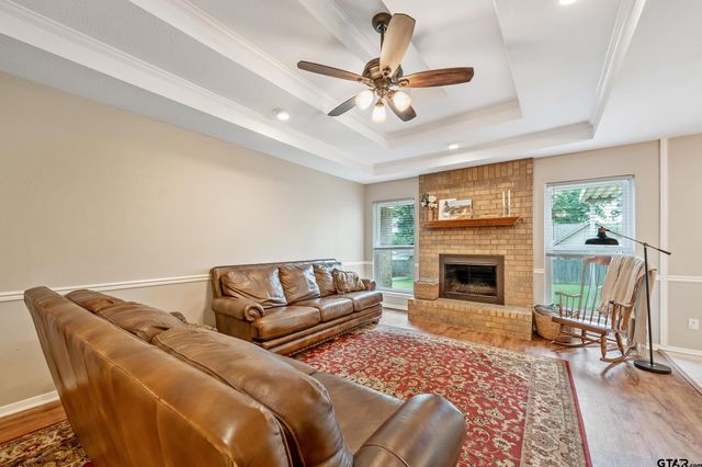 300 Windridge Dr, Whitehouse, TX 75791