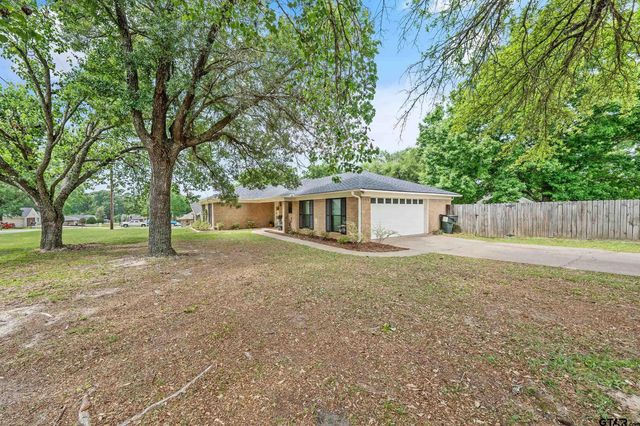 300 Windridge Dr, Whitehouse, TX 75791