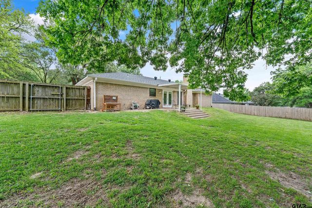 300 Windridge Dr, Whitehouse, TX 75791
