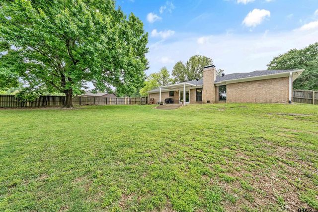 300 Windridge Dr, Whitehouse, TX 75791