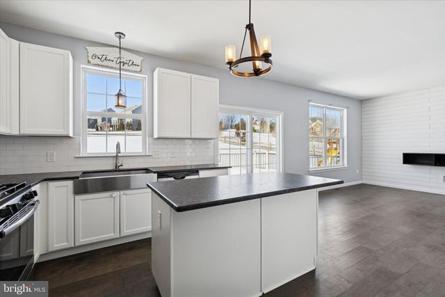 48 CHRISTI DR, Barto, PA 19504