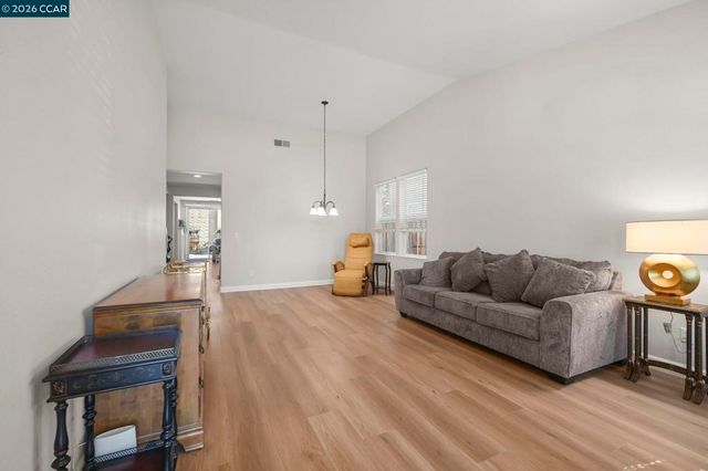 4736 Mammouth Ln, Oakley, CA 94561