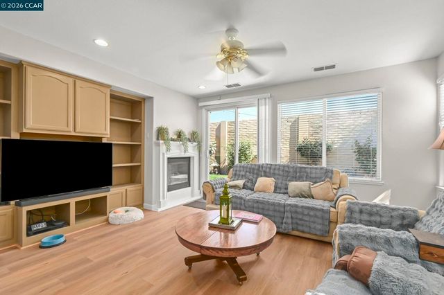 4736 Mammouth Ln, Oakley, CA 94561