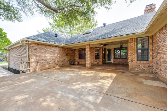 204 Sloan Street, Whitesboro, TX 76273