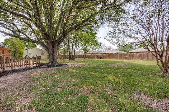 204 Sloan Street, Whitesboro, TX 76273
