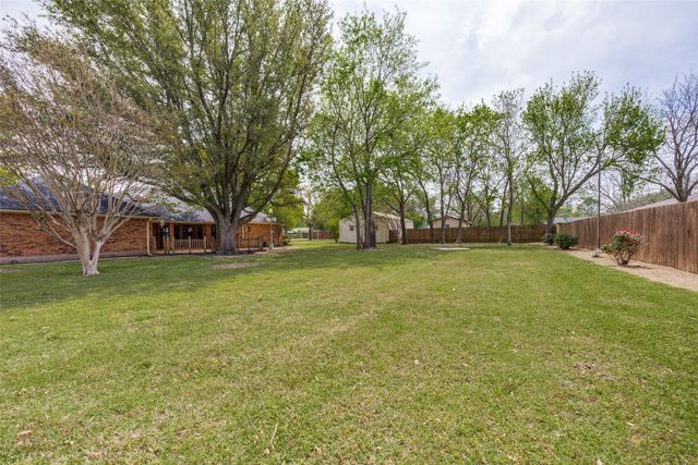 204 Sloan Street, Whitesboro, TX 76273