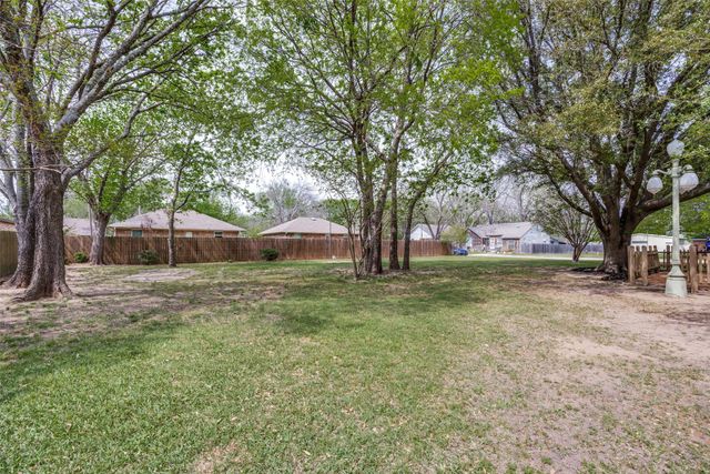 204 Sloan Street, Whitesboro, TX 76273